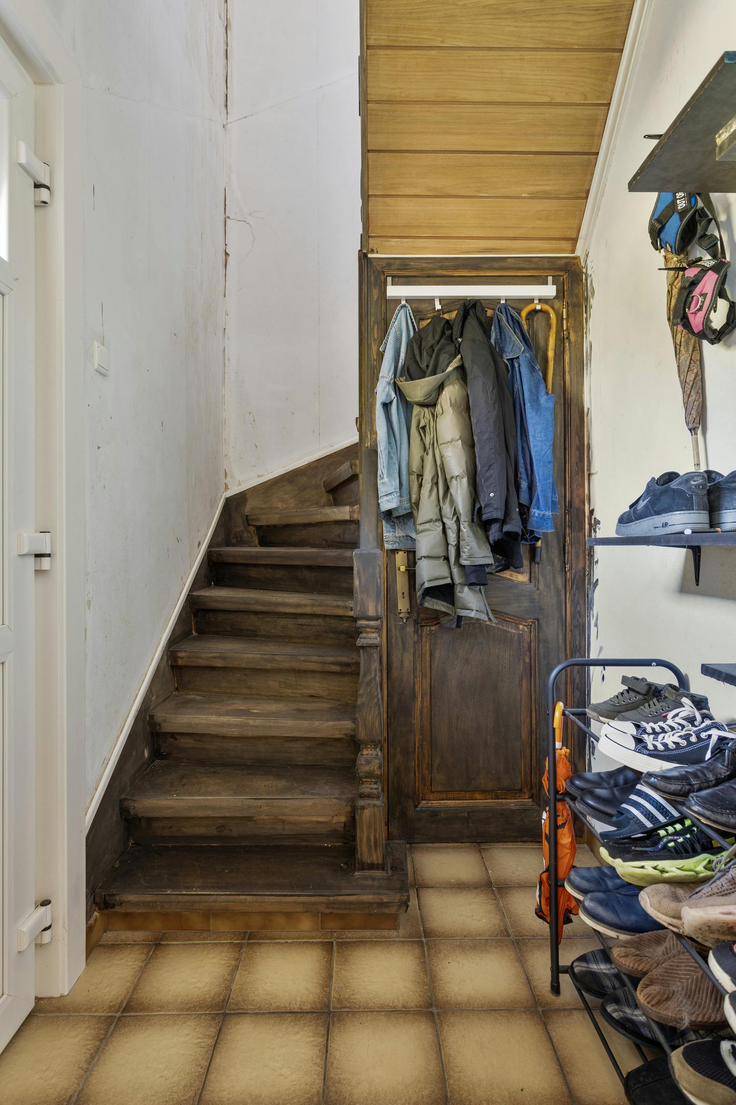 Op te frissen huis in het centrum van Kruibeke met garage foto 26