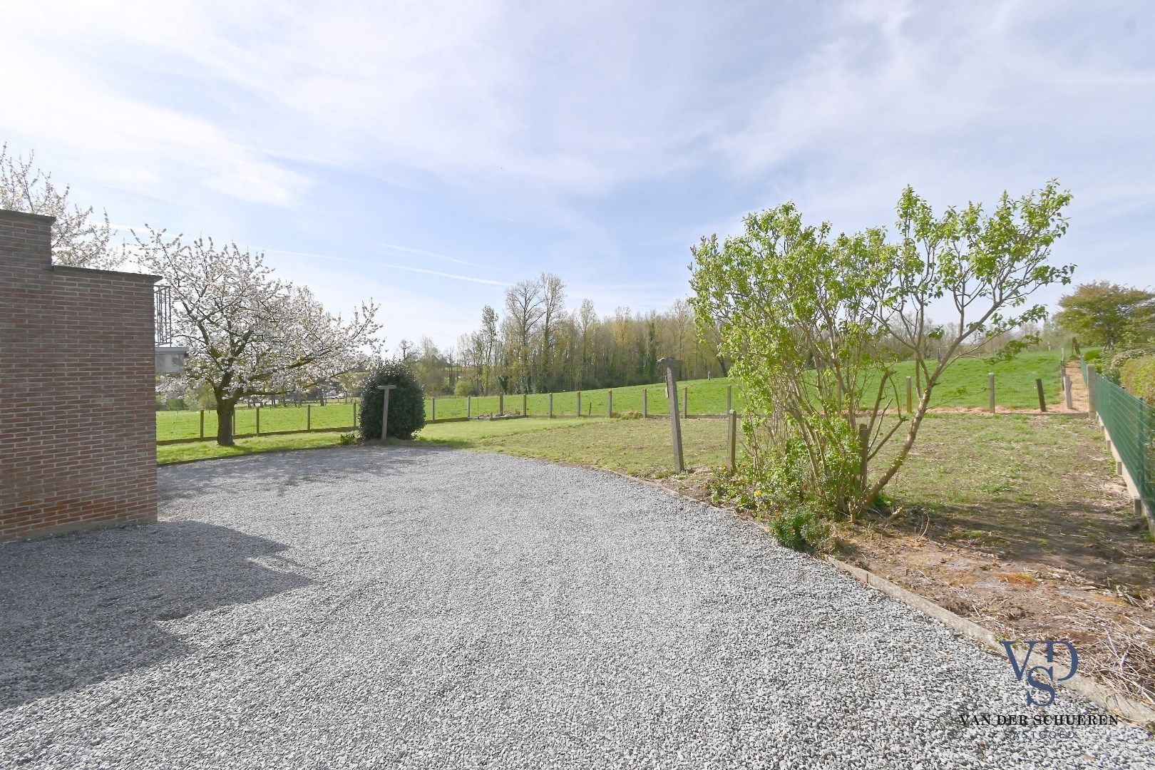 Ruime woning op unieke locatie in het groen, vlakbij Dikkele foto 30