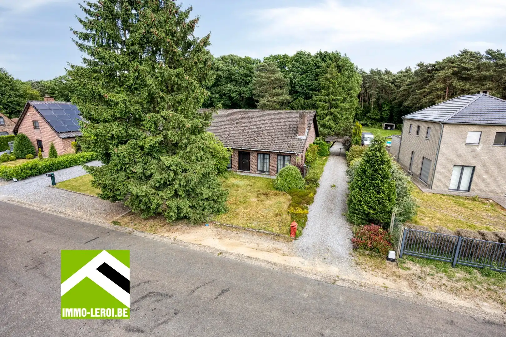 Ruime woning met 3 slaapkamers en grote tuin foto 4