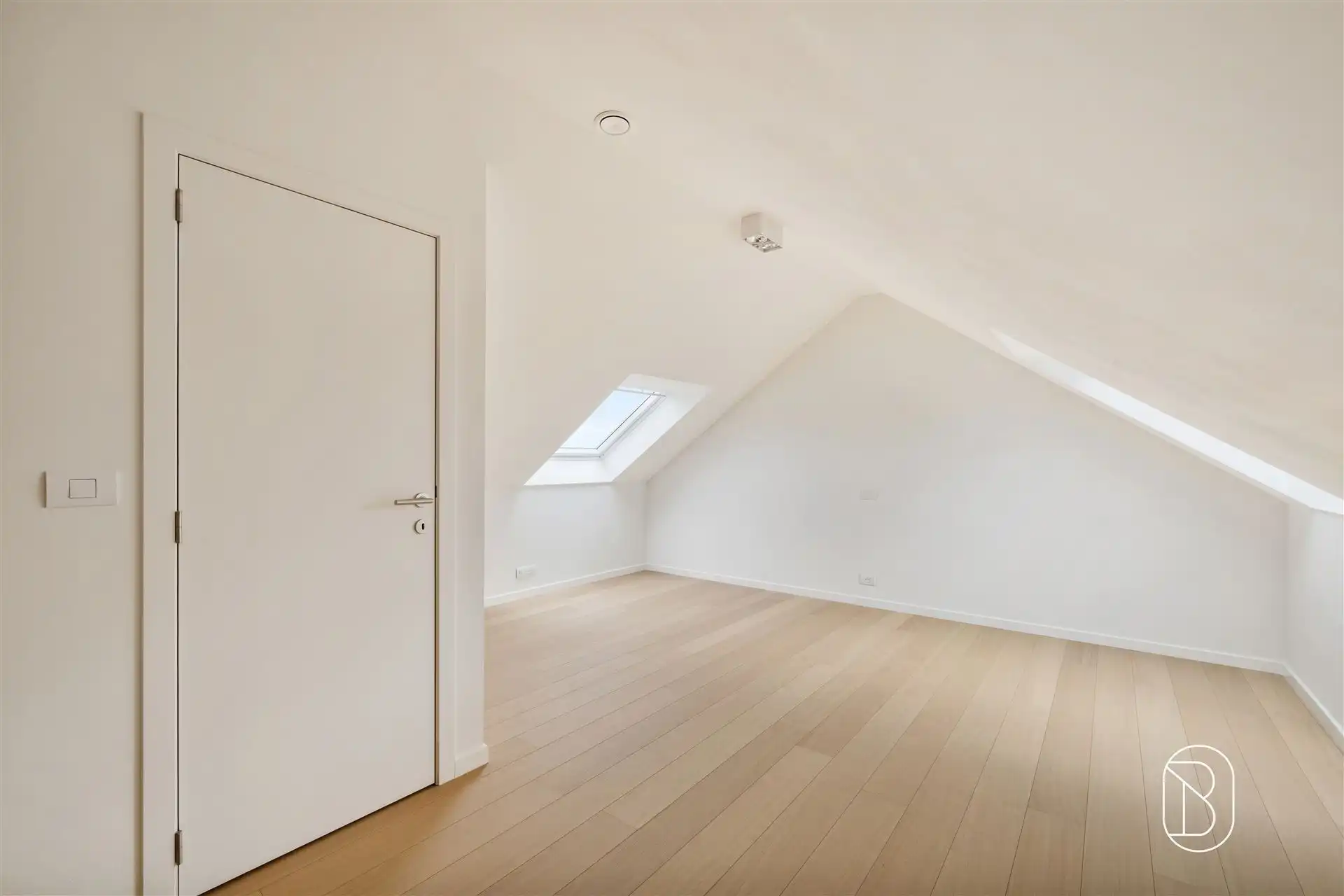 Topgelegen grote woning met 4 slk, omheinde tuin en garage. foto 19