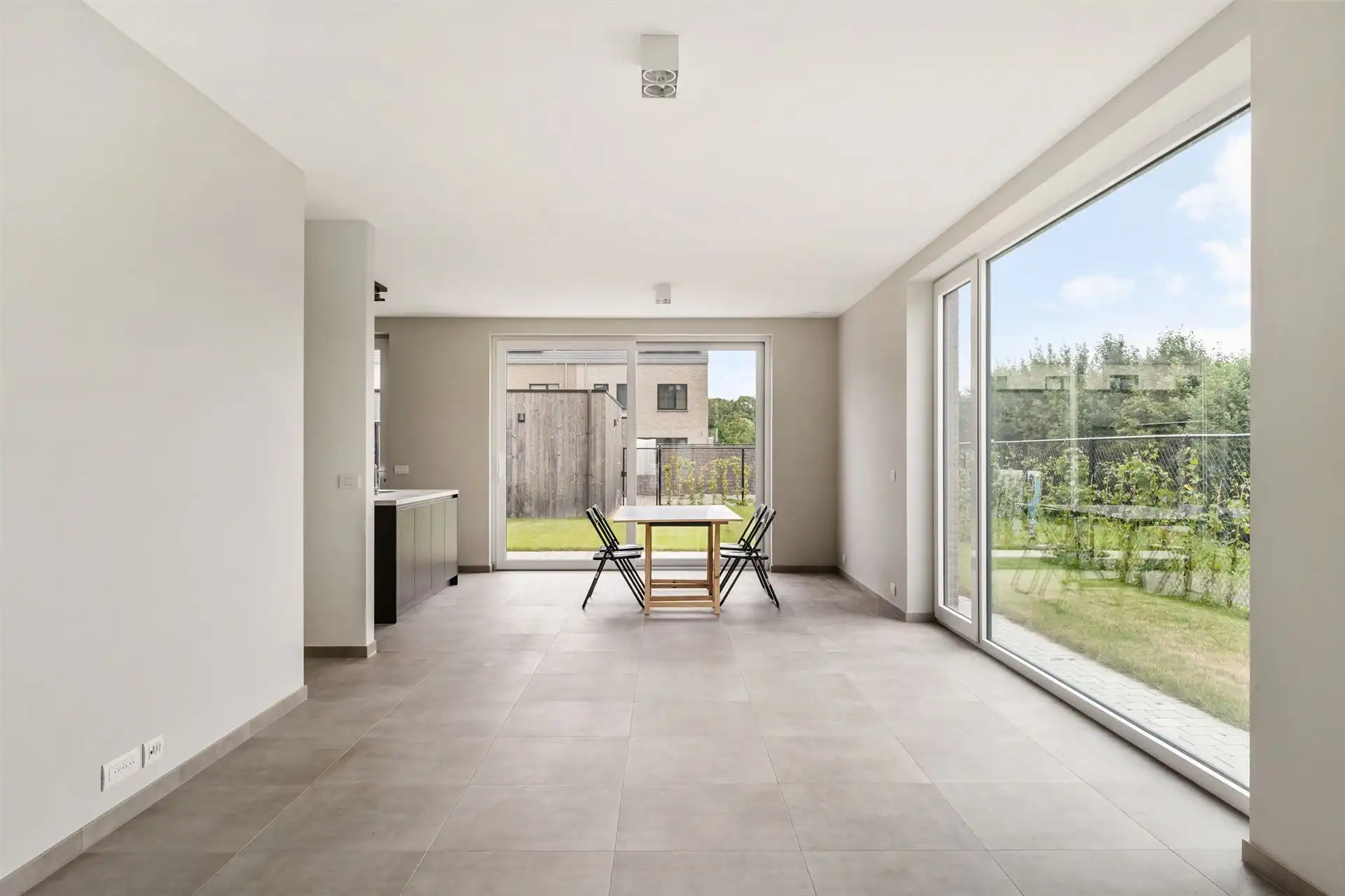Topgelegen grote woning met 4 slk, omheinde tuin en garage. foto 7