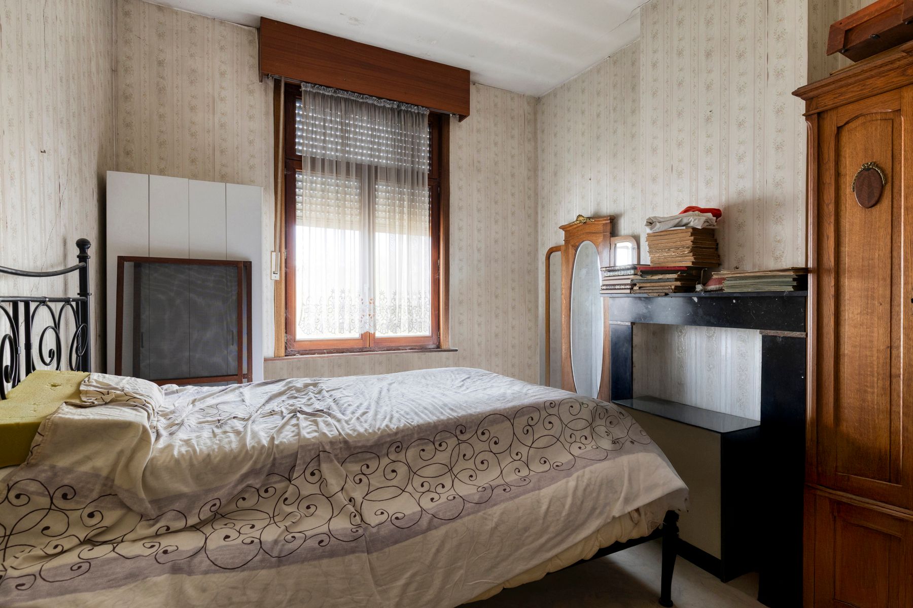 Te renoveren woning met ruime tuin. foto 8