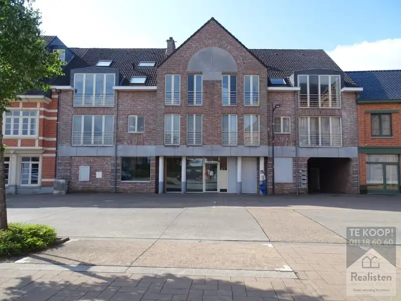 Voormalig bankkantoor foto {{pictureIndex}}