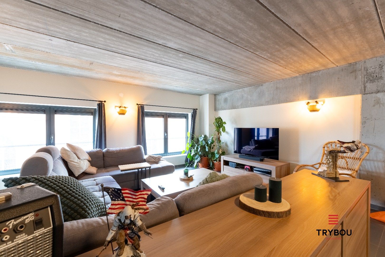 Stijlvolle industriële duplex met ruim terras en staanplaats in centrum Roeselare foto 8