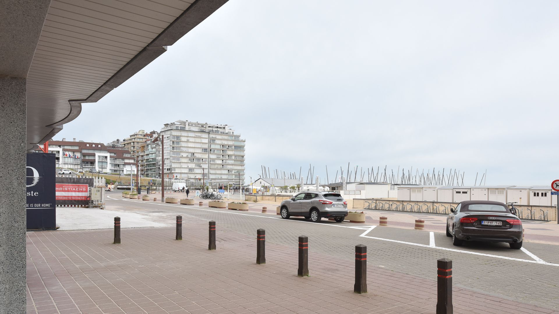 Luxueus vernieuwd appartement met zicht op het Albertstrand foto 8