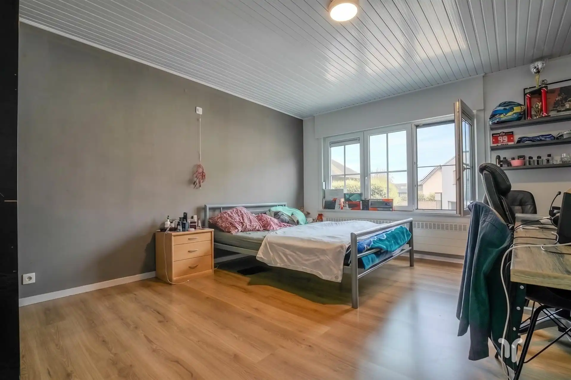 Instapklare, gesloten bebouwing op rustige ligging met 3 slaapkamers, garage en prachtige tuin. foto 4