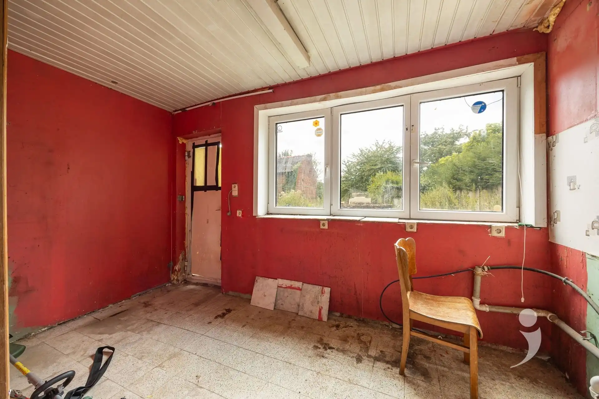 Te renoveren eengezinswoning met grote tuin foto 8
