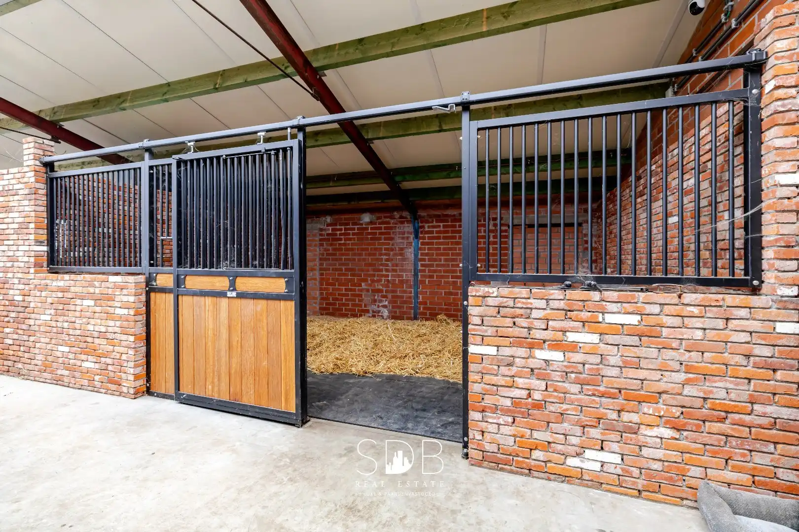 Hedendaagse woning met hippische accommodatie op 17.782m² foto 25
