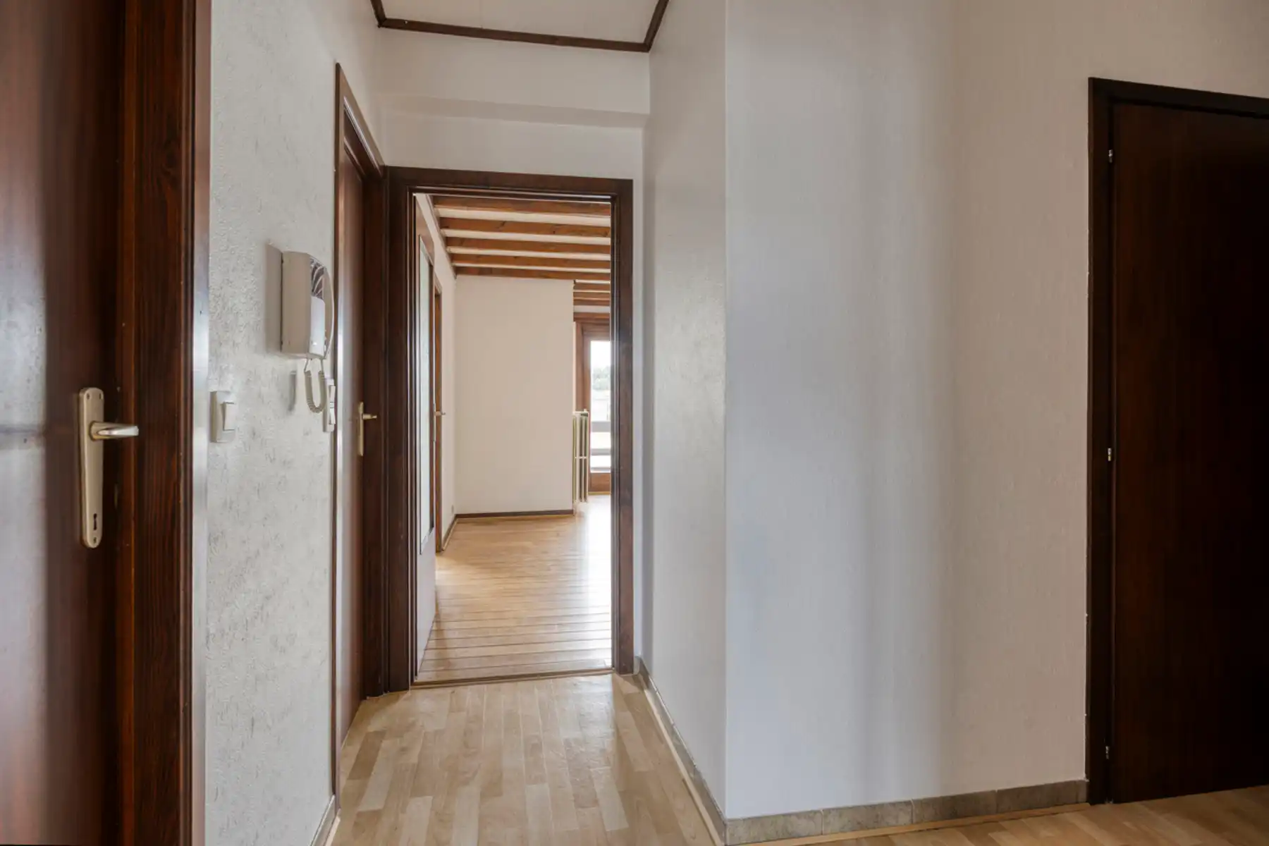 Appartementsgebouw met 5 app en achterliggende garages foto 22