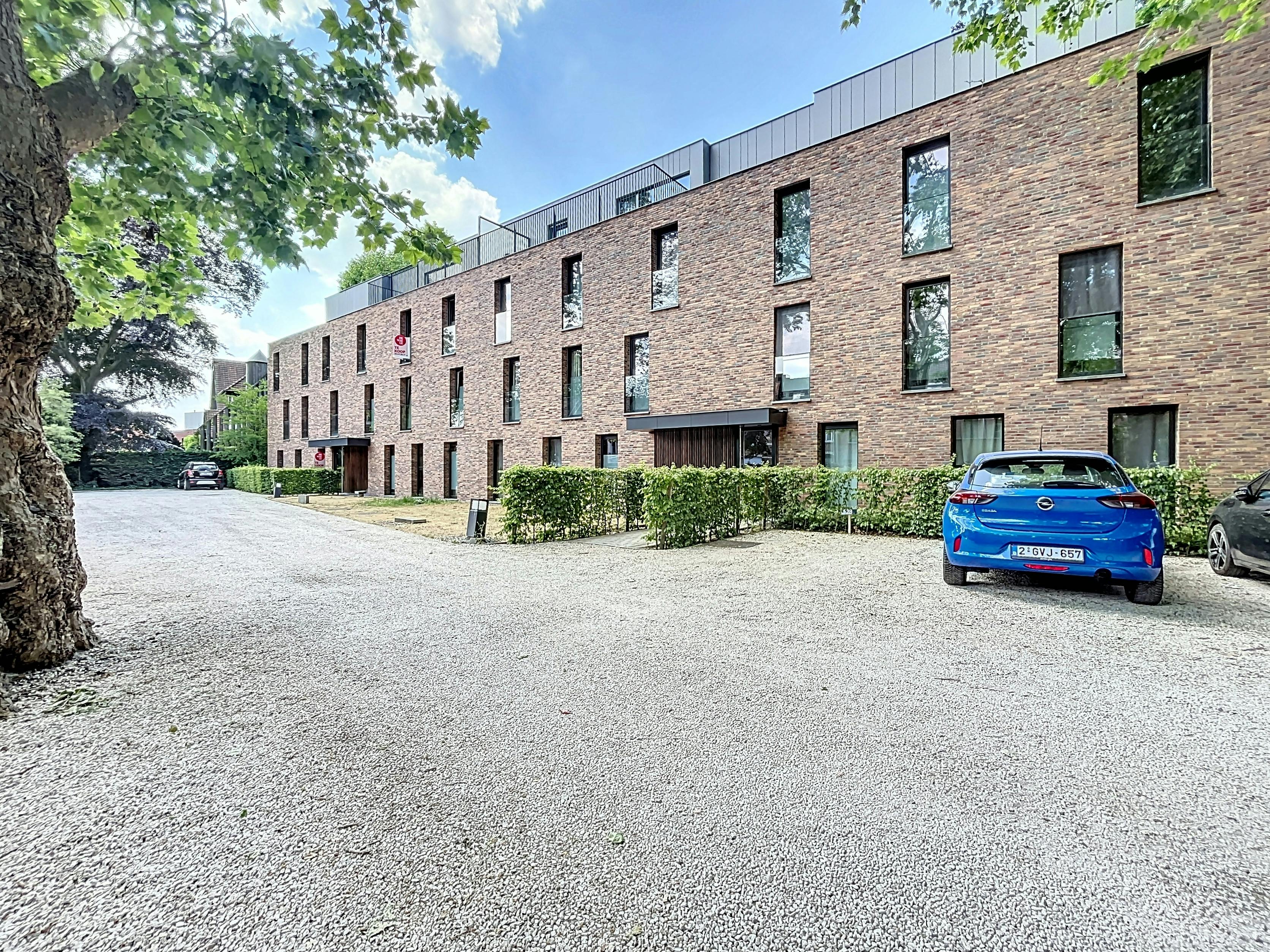 Stijlvol appartement met 2 slaapkamers en 2 autostaanplaatsen foto 2