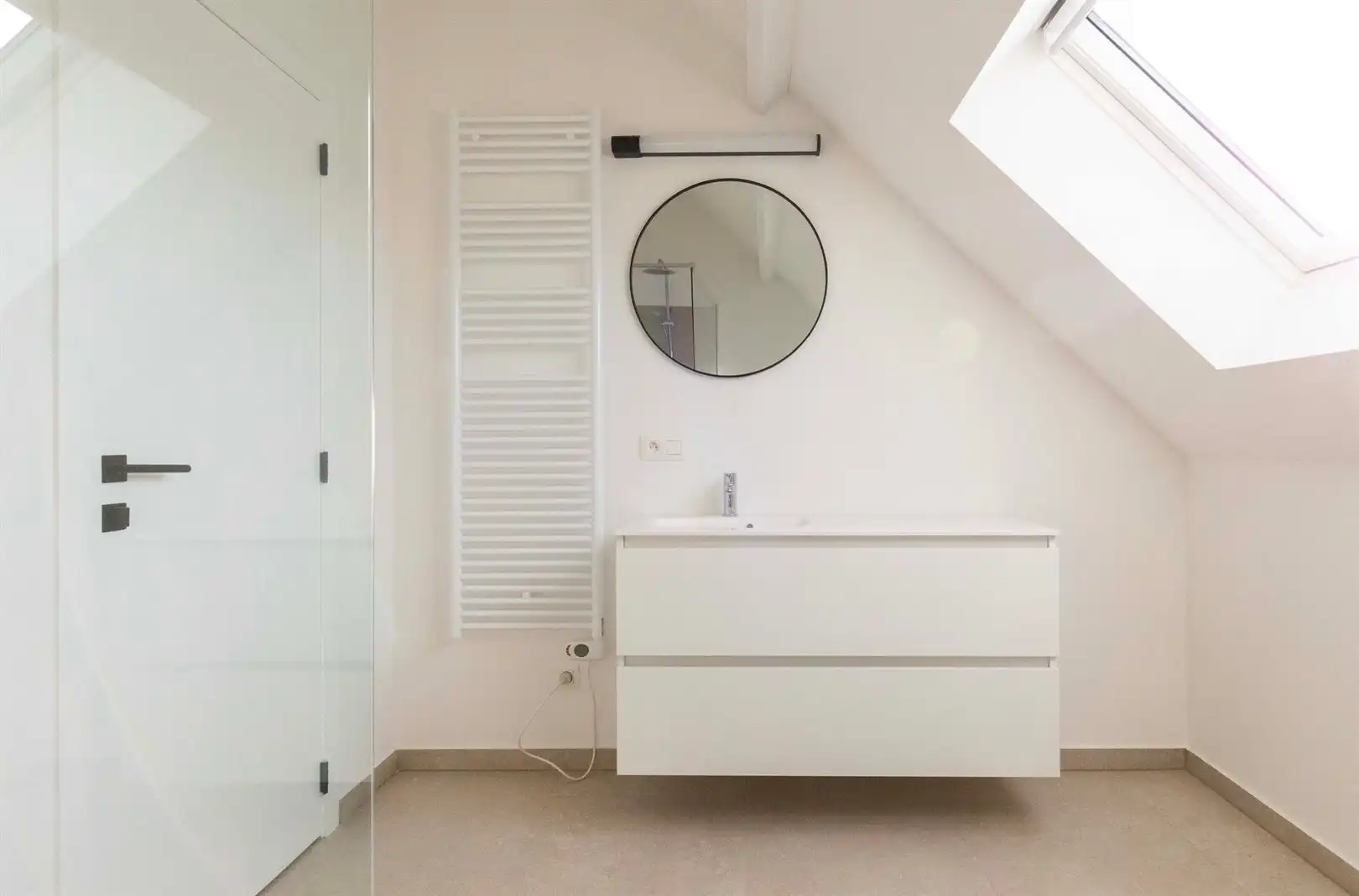 Charmant gerenoveerd appartement met veel lichtinval foto 16