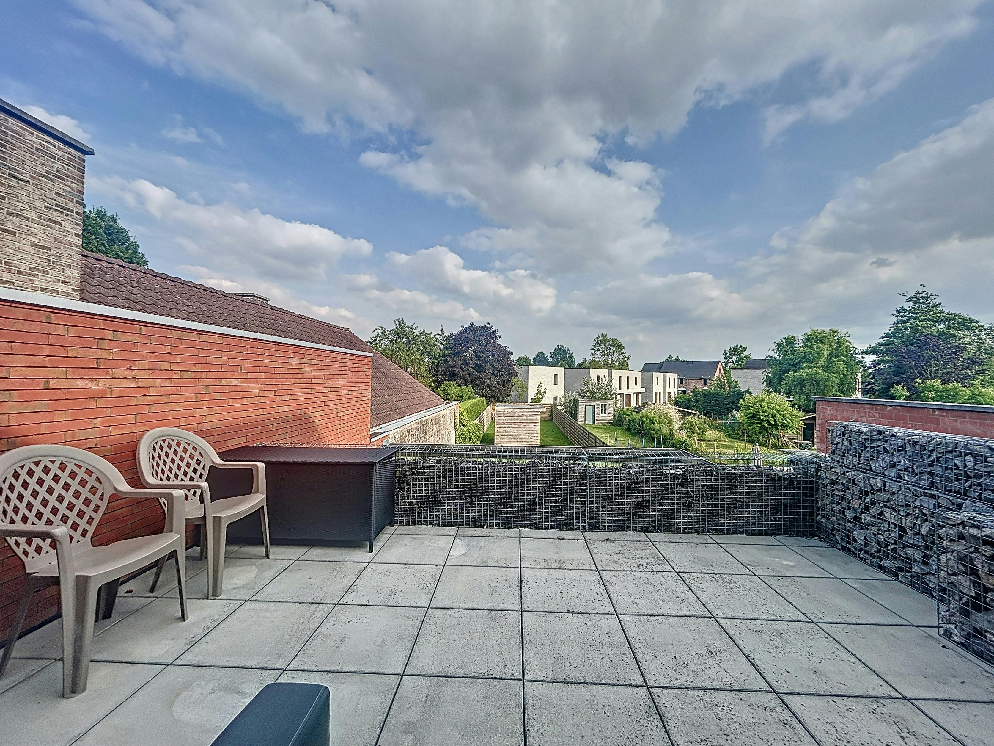 Gerenoveerd duplex appartement te huur in Waregem foto 8