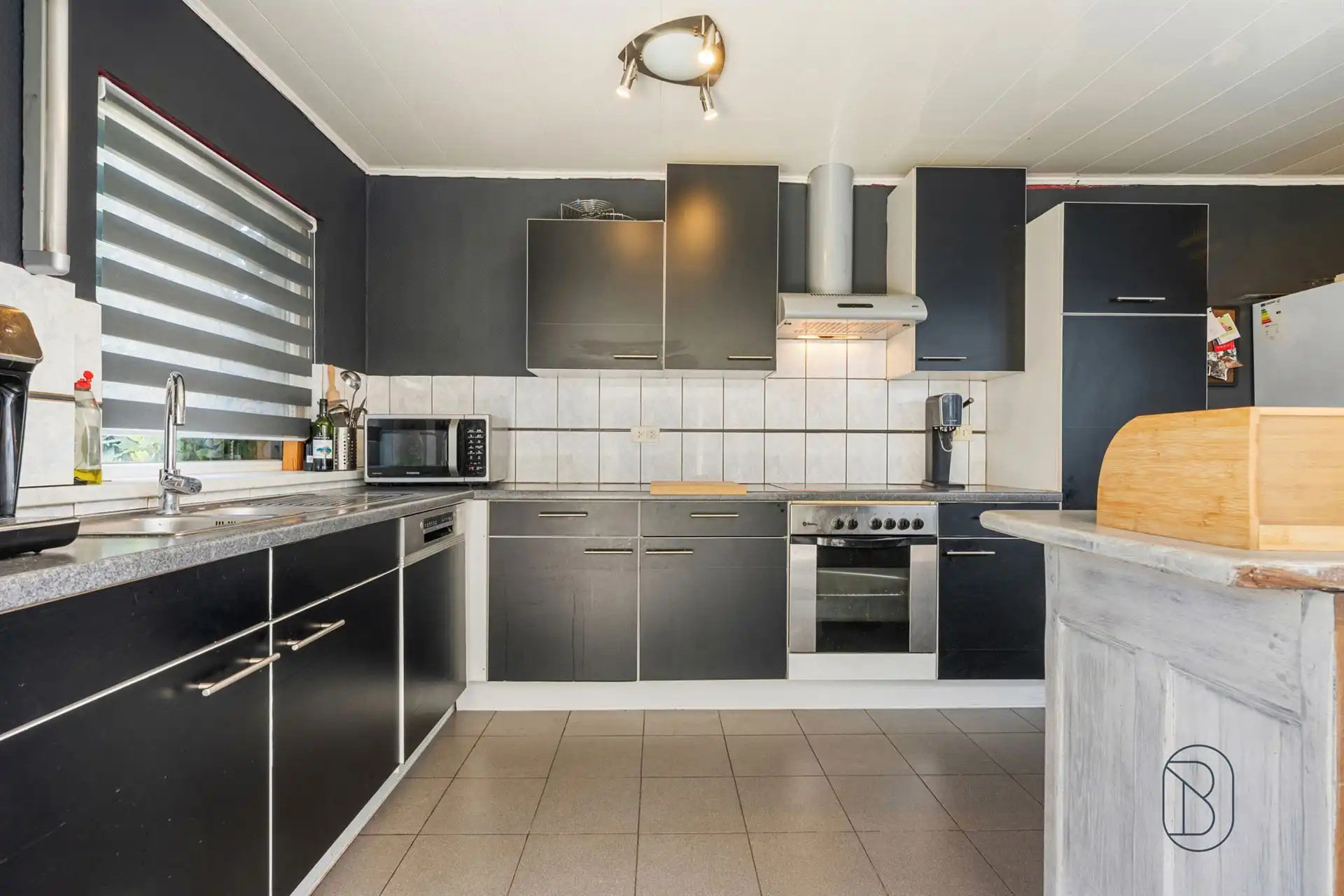 Charmante gezinswoning met garage en uitweg in Deerlijk foto 10