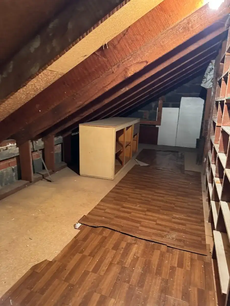 Karaktervolle deels te renoveren woning met veel potentie foto 16