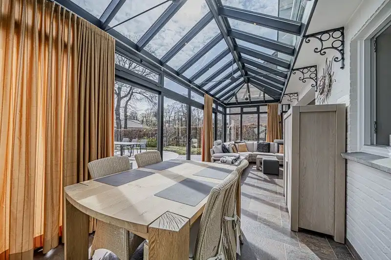 Karaktervolle, statige villawoning met 3 à 4 slpks en royale tuin foto 14