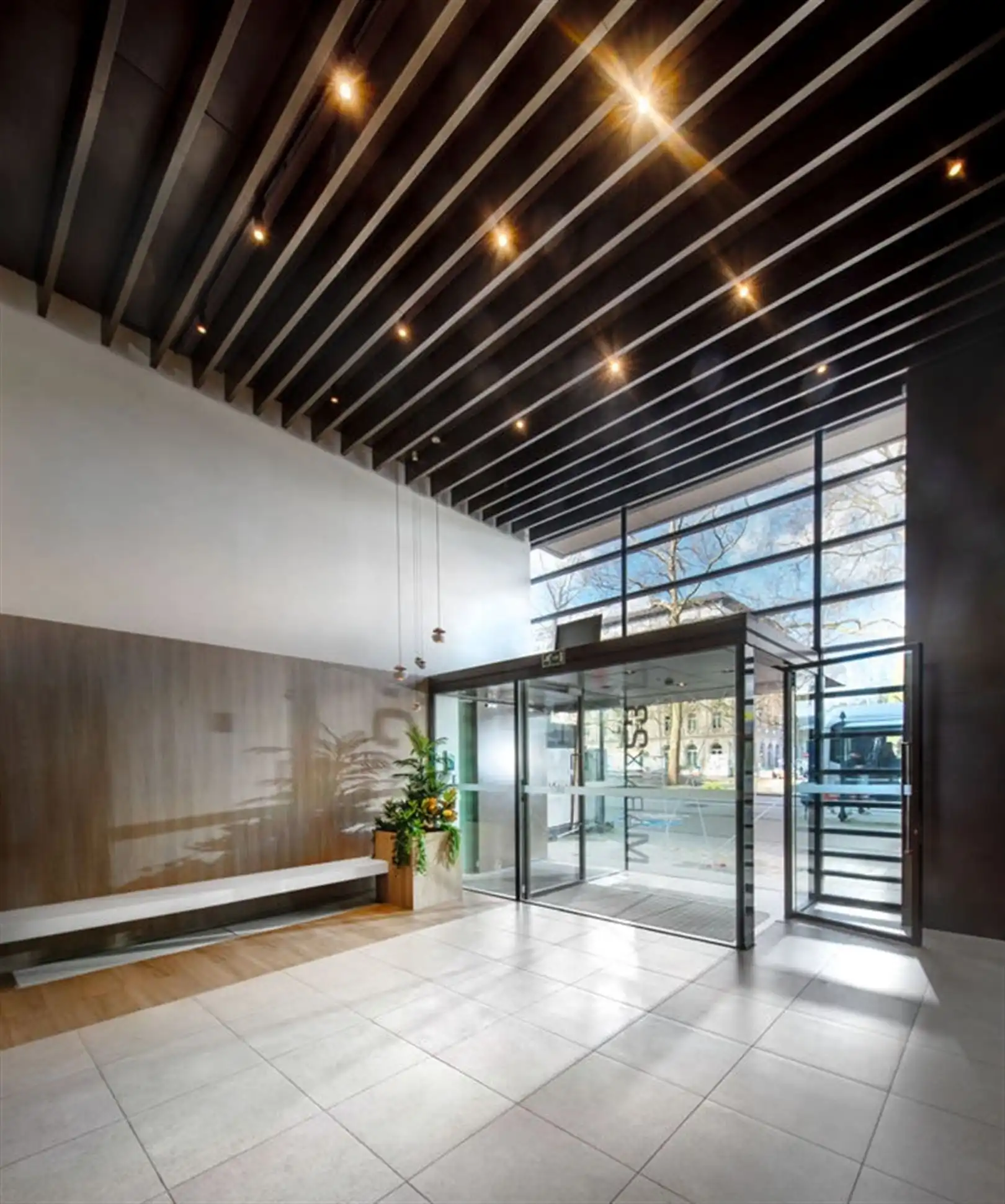 MARNIX 23: 553m² en 880m² te huur foto 3