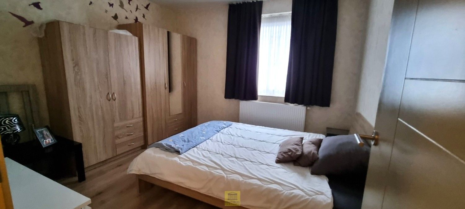 Recent appartement met 2 slaapkamers én autostaanplaats nabij station! foto 8