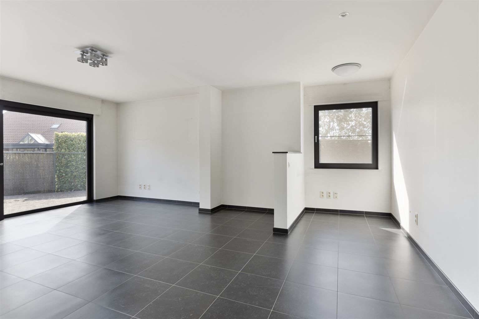 Instapklare, vrijstaande woning op 5a14ca. Voorzien van 4 slaapkamers en een inpandige garage op een rustige locatie in Kinrooi.  foto 5