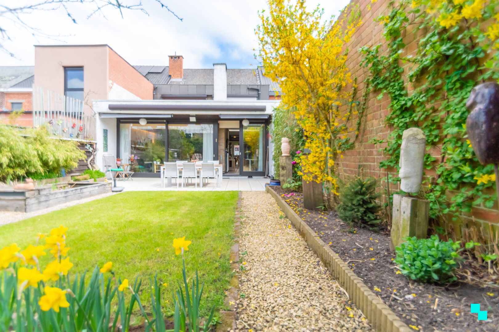 Op te frissen woning met vier slaapkamers te Wetteren foto {{pictureIndex}}