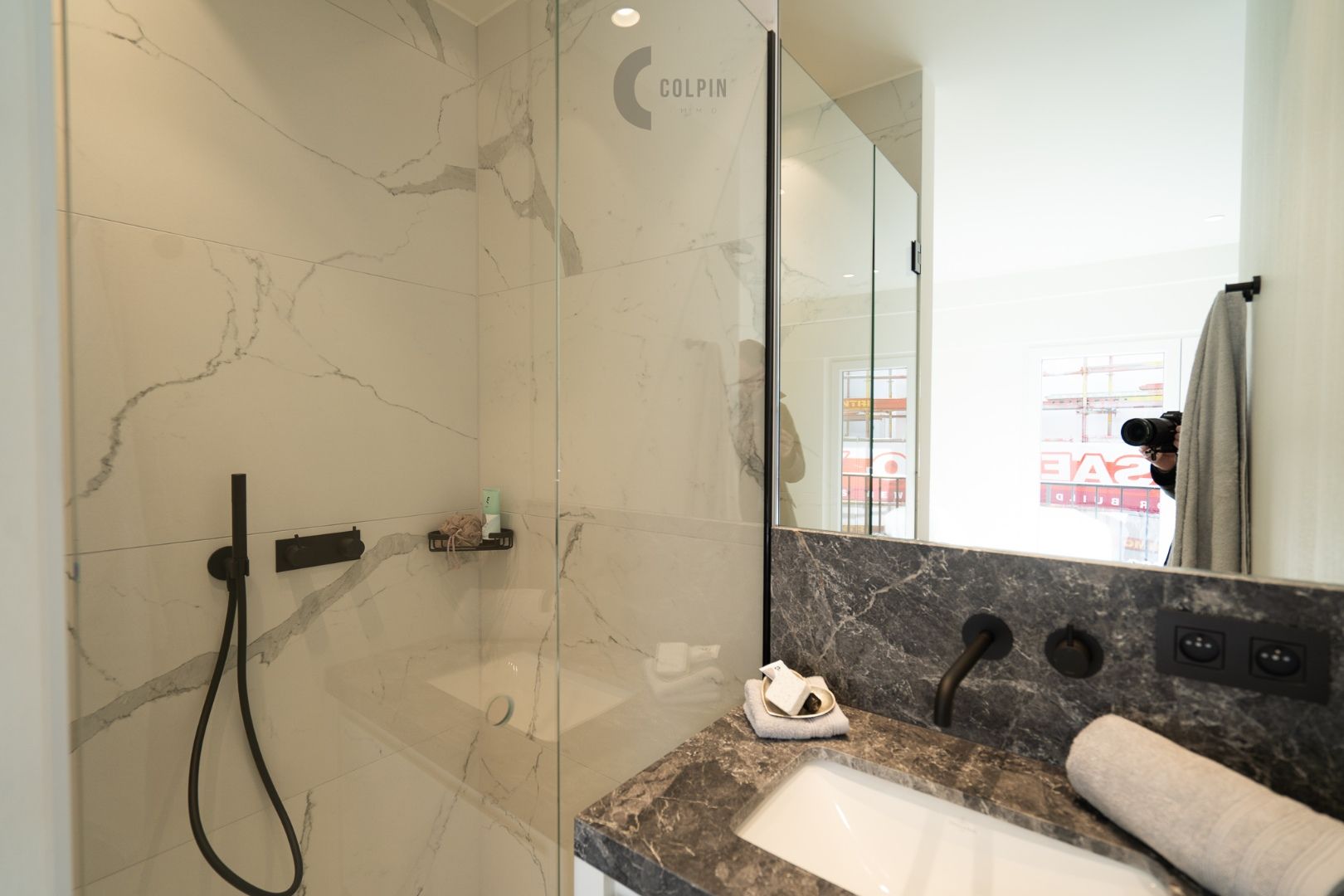 Fantastisch gerenoveerd appartement op de zeedijk vlakbij het casino van Knokke foto 9