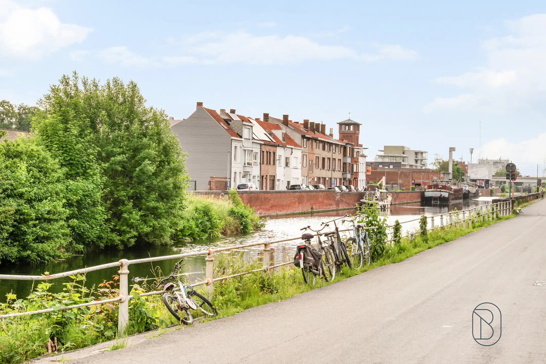 Instapklare woning met zonnige tuin in het hart van Kortrijk foto 8