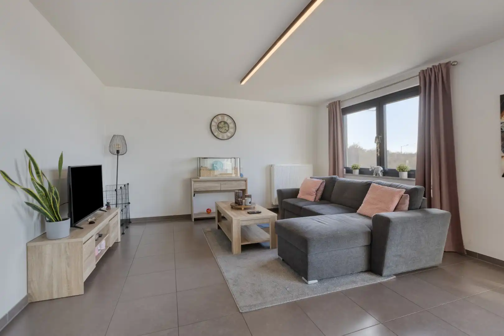 LICHTRIJK APP. VAN 90M² MET 2 SLPK., TERRAS en AUTOSTANDPLAATS OP TOPLOCATIE in BILZEN-HOESELT! foto 6