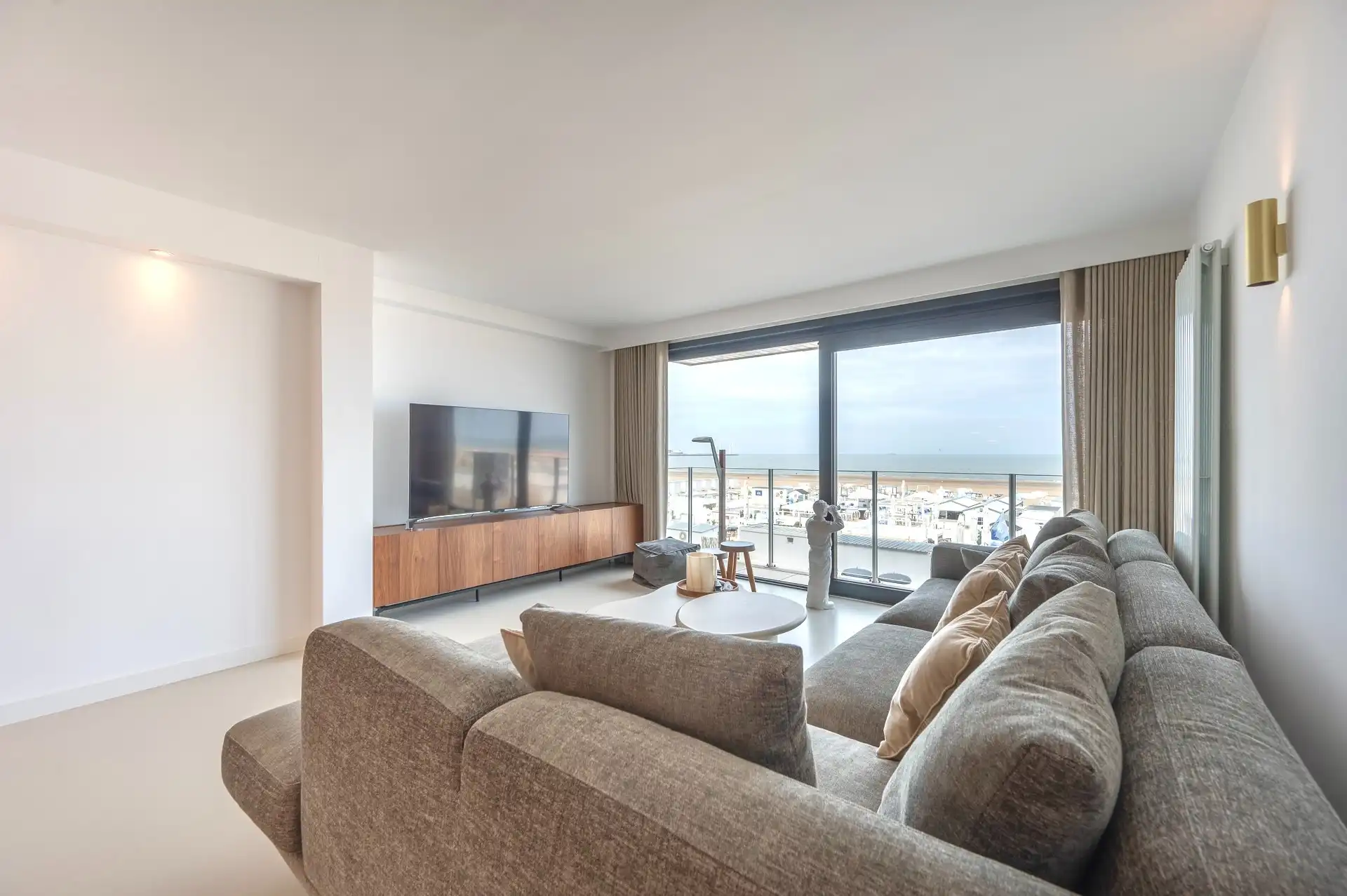 Ruim en lichtrijk appartement met frontaal zeezicht in Duinbergen foto 7