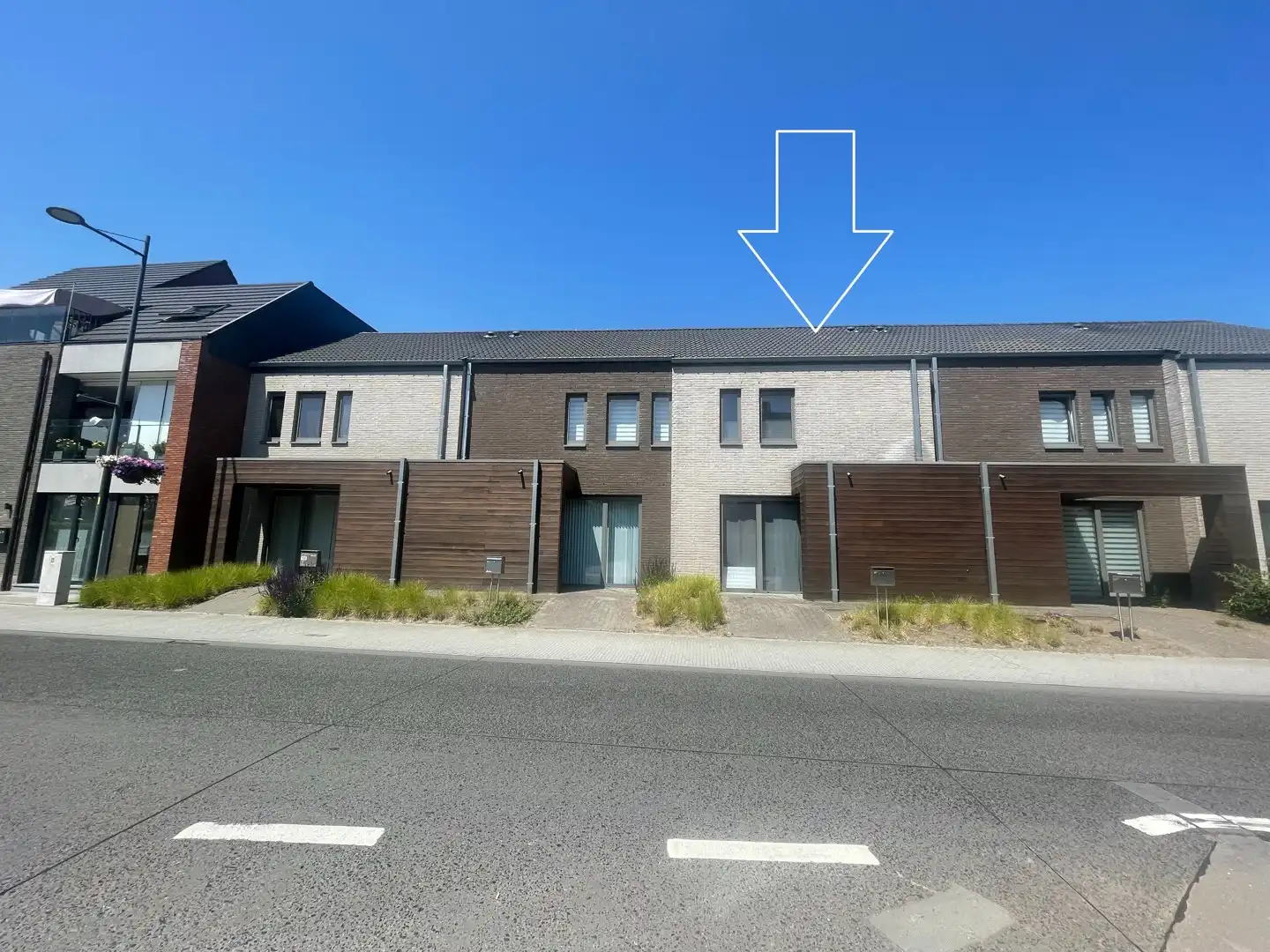 Gezellige woning met 3 slaapkamers en klein tuintje gelegen in Eksel. foto {{pictureIndex}}