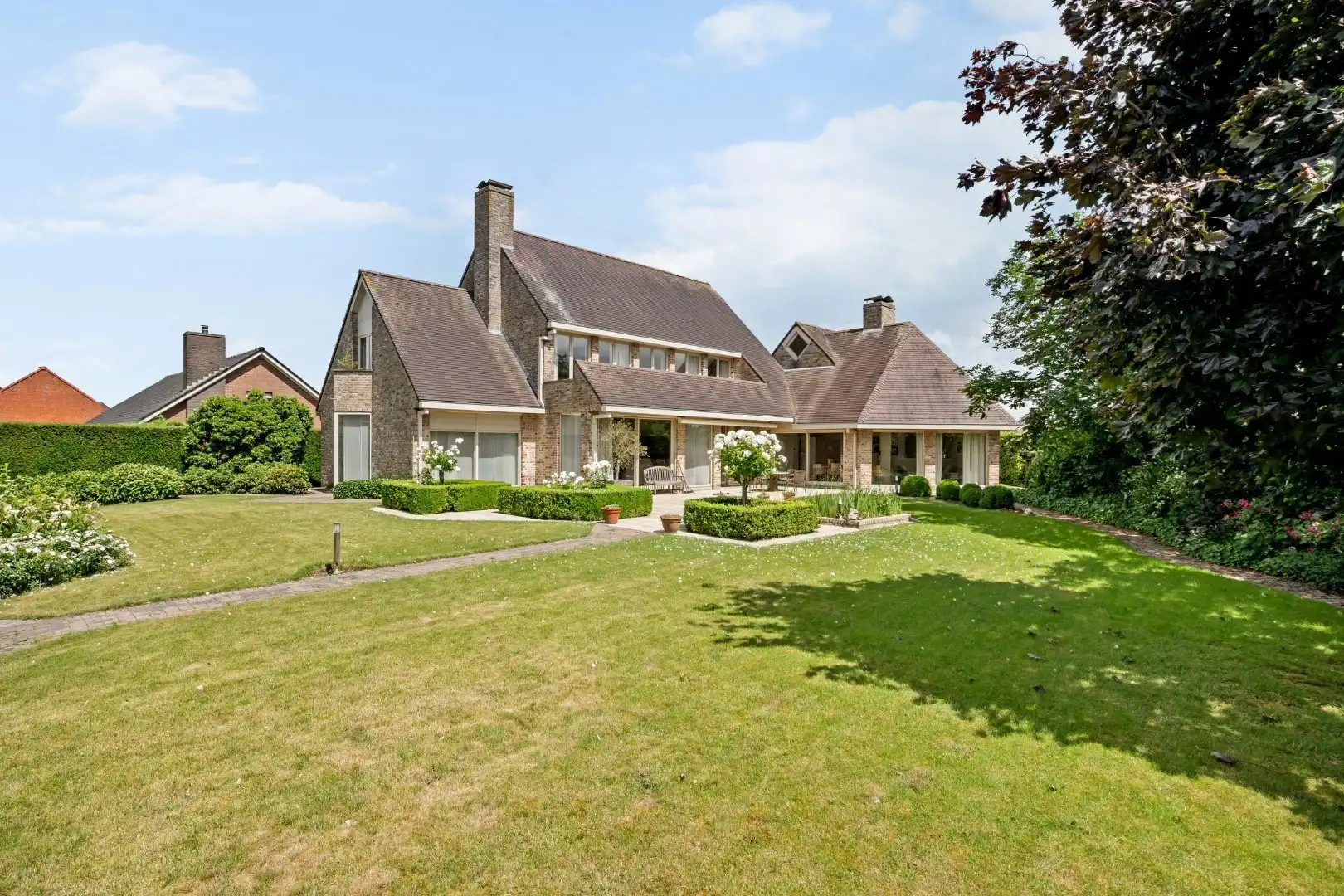 Villa met 5 slaapkamers, dubbele garage, carport en verzorgde tuin in Westrozebeke foto 12
