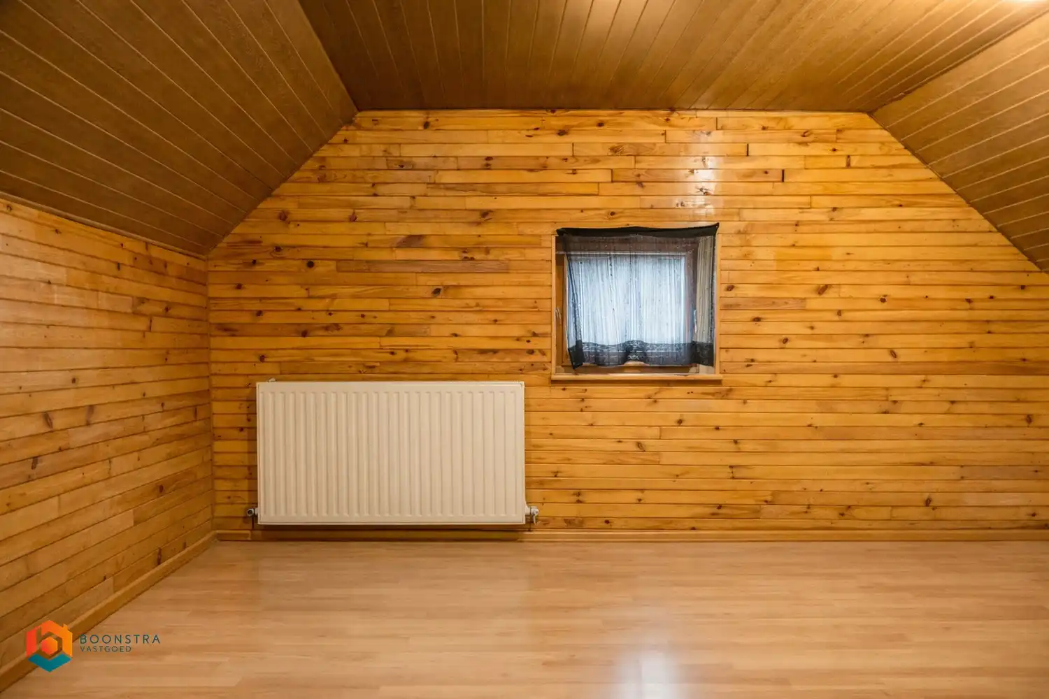 Te renoveren woning met 3 slaapkamers, tuin en garage foto 16