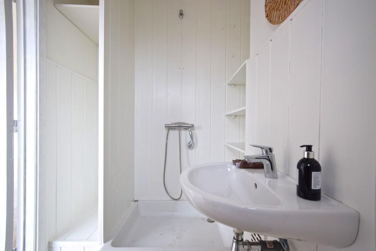 INSTAPKLARE STUDIO (33 m²) MET GUNSTIGE LIGGING | 2 RUIME DAKTERRASSEN  foto 7