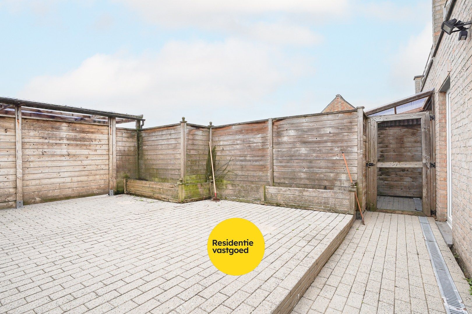 Gelijkvloers appartement inclusief garage, carport en staanplaats nabij het centrum van Ichtegem foto 10