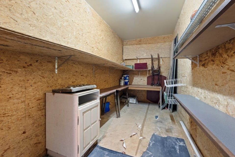 HANDELSHUIS MET PARKING OP EEN TOPLOCATIE IN LINTER foto 18