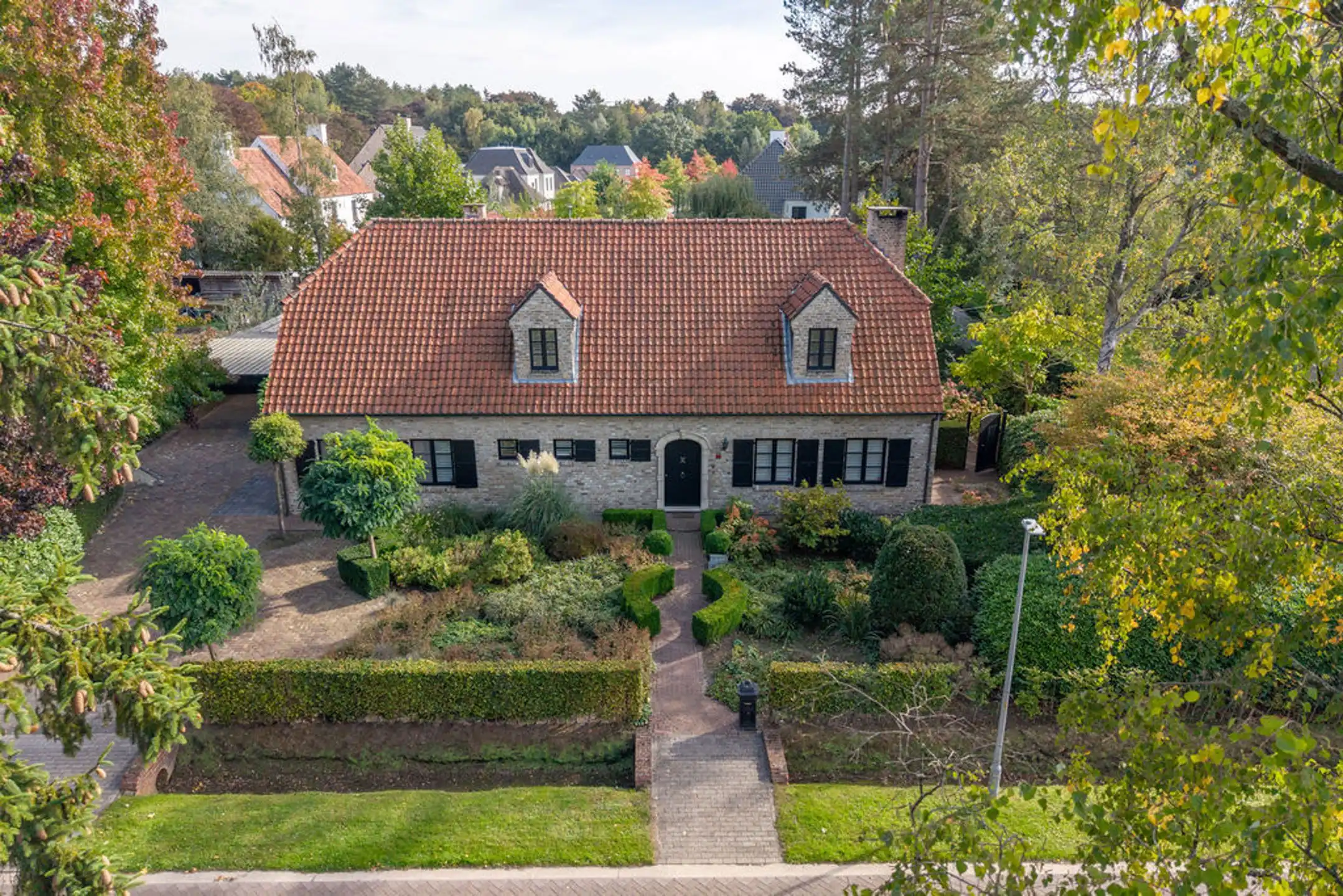 Prachtige  villa van 362 m² op een perceel van 1.754 m²  foto 2