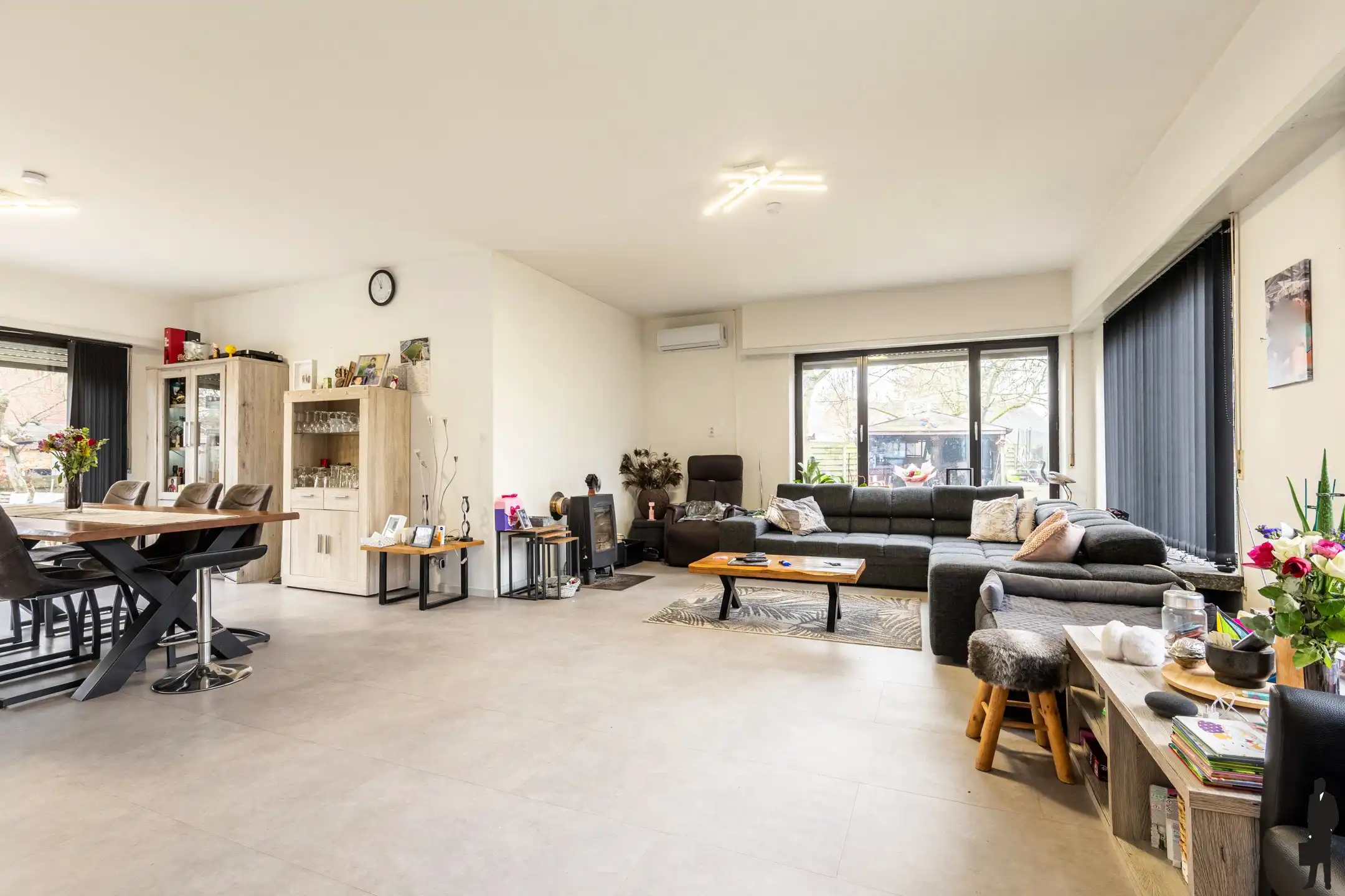 Laagbouwwoning met kelder op hoekperceel van 834m² foto 3