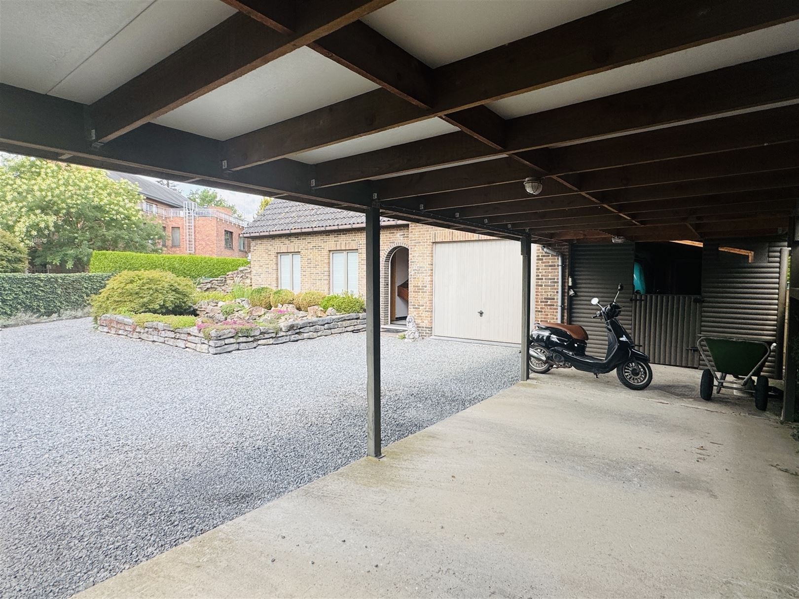 Ruime open bebouwing met grote tuin & bijgebouwen in Stekene foto 24