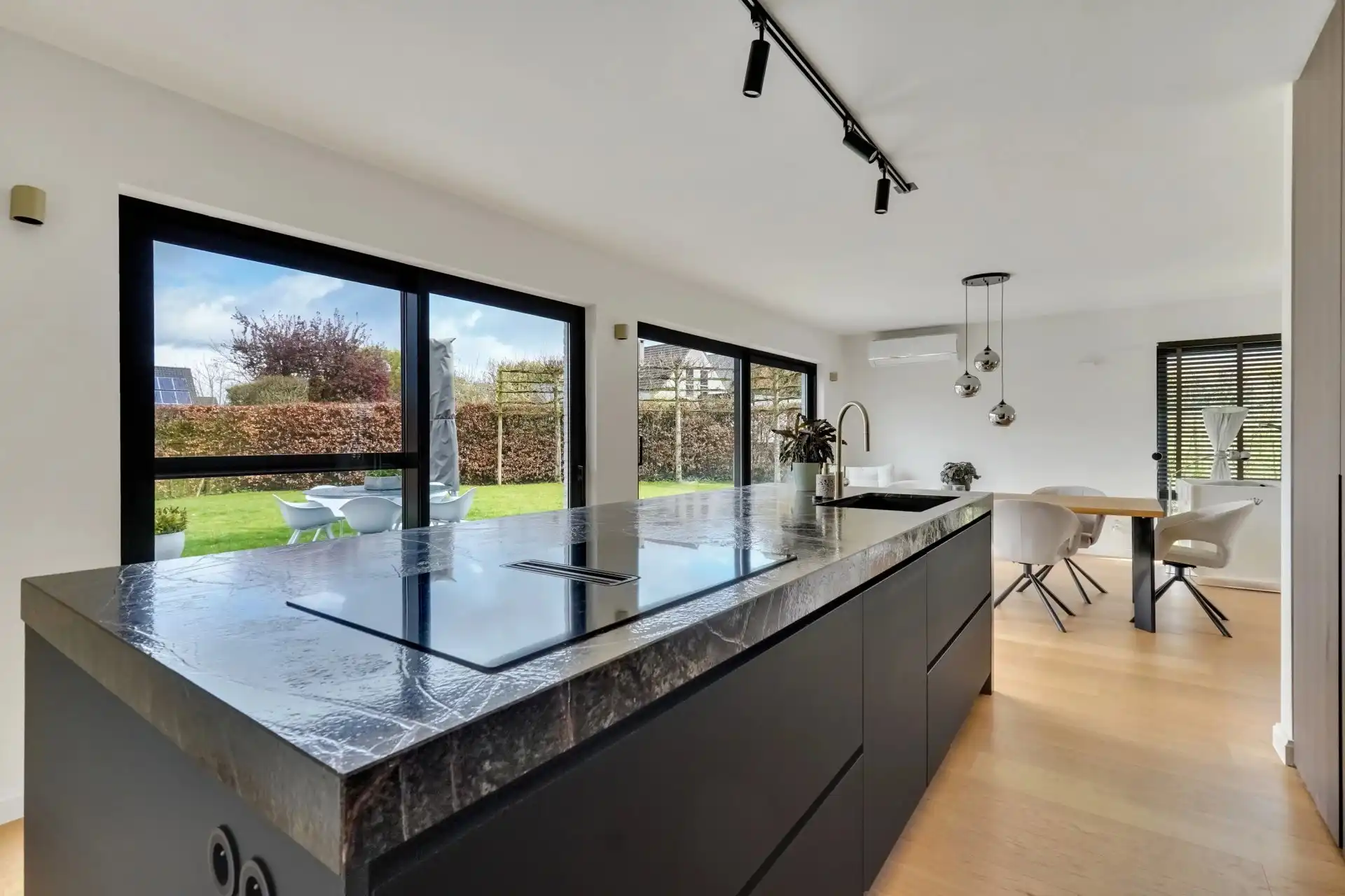 Exclusieve, vrijstaande woning met hoogwaardige afwerking foto 9