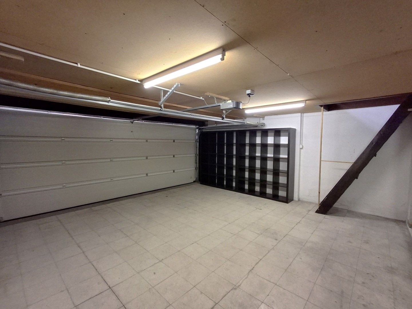 PRACHTIG GERENOVEERDE RIJWONING MET 2 SLPKS EN DUBBELE GARAGE foto 11