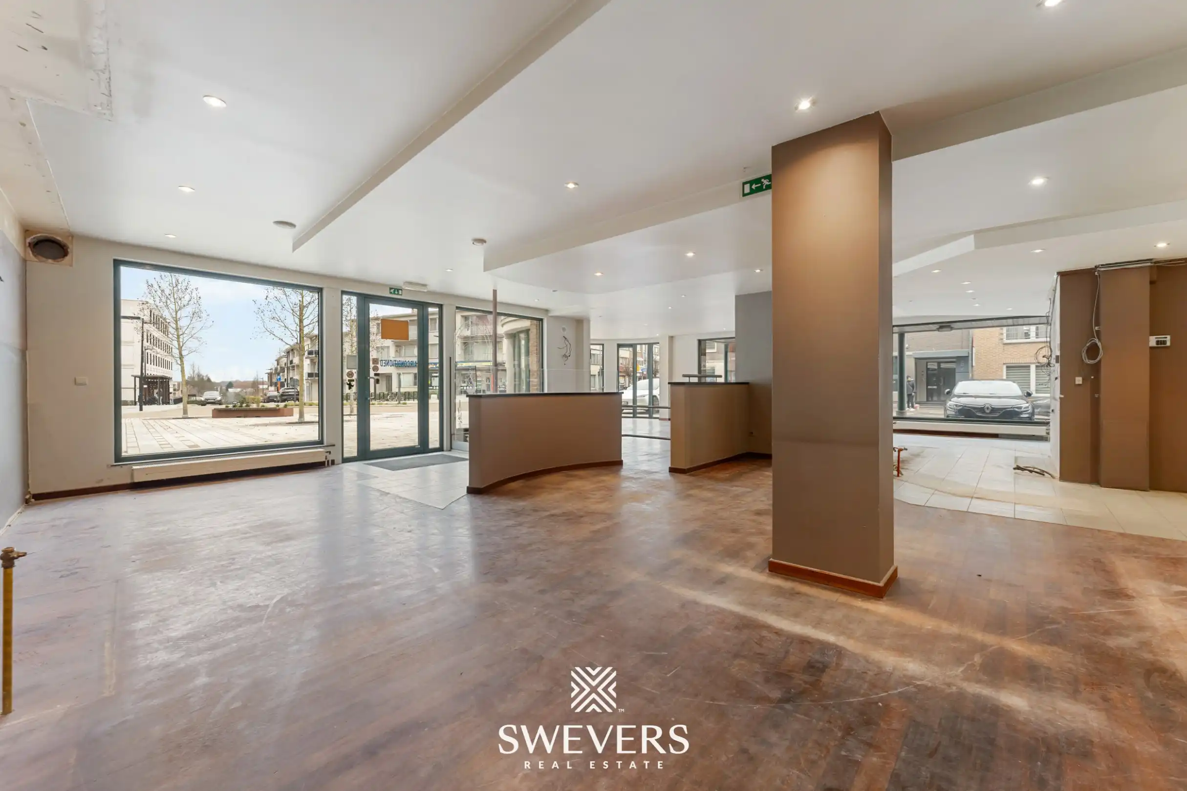 Commerciële opportuniteit met veel visibiliteit en ruimte in het centrum van Beringen foto 2