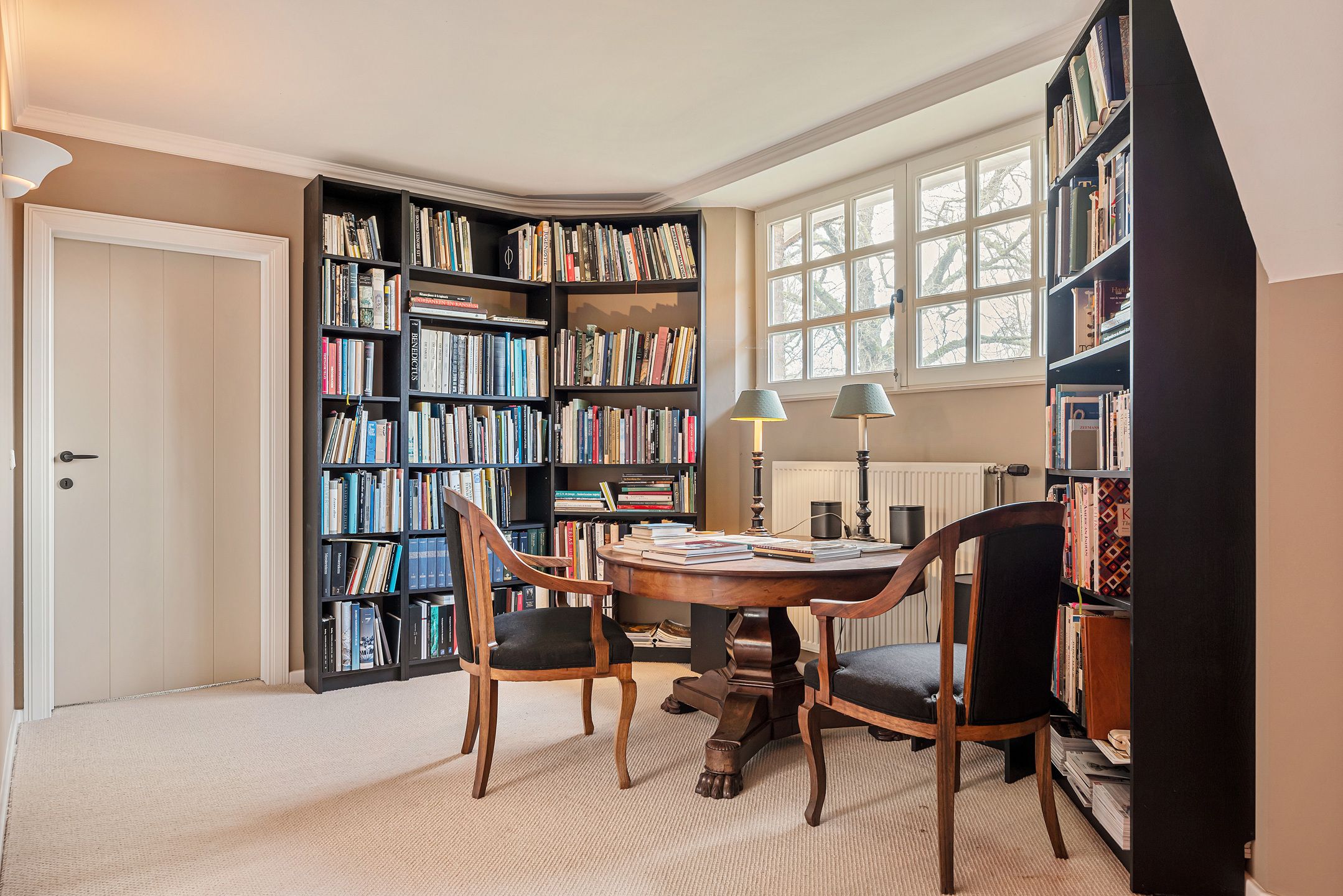 Rietgedekte villa met bijgebouw in Engelse stijl op 3.080m² foto 19