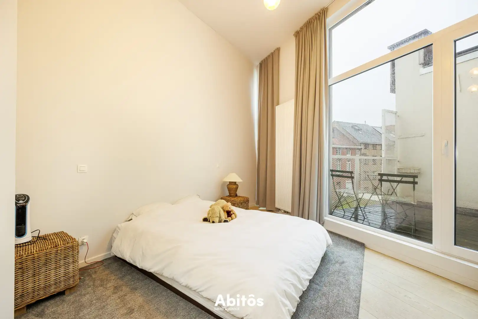 Stijlvol tweeslaapkamerappartement met terras aan het Zuidpark foto 3