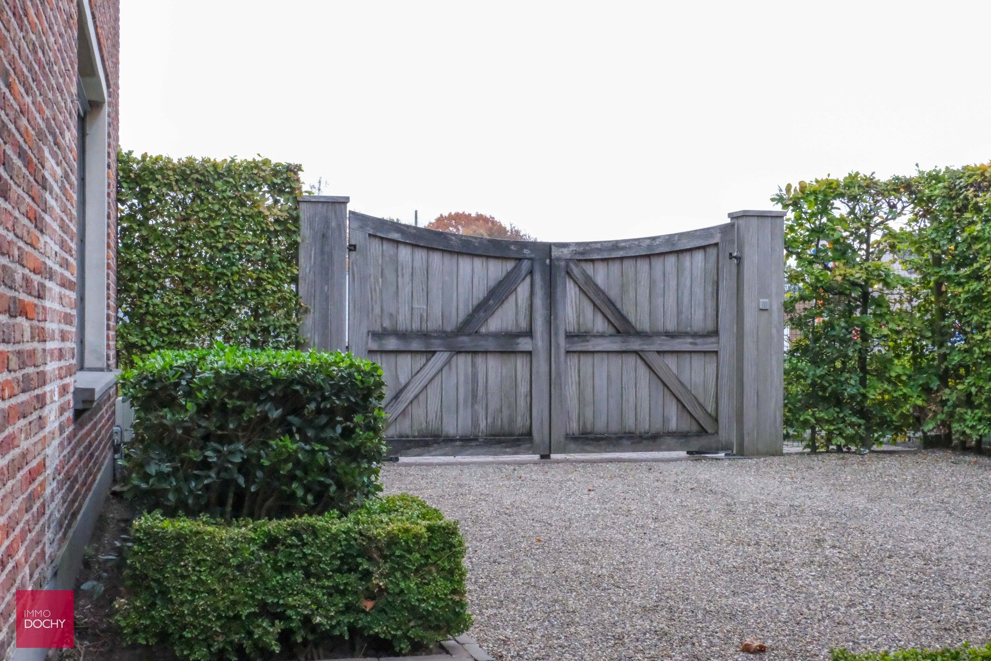 Kwalitatief afgewerkte villa met ruime garage en tuin foto 11