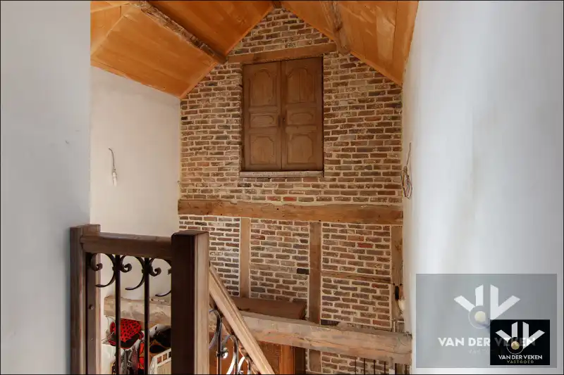 Volledig gerenoveerde, instapklare hoeve met authentieke elementen en sfeer in het hart van Haspengouw - een charmante woning én een ideale locatie om uw evenementenlocatie, B&B, kantoor, ... te vestigen! foto 18