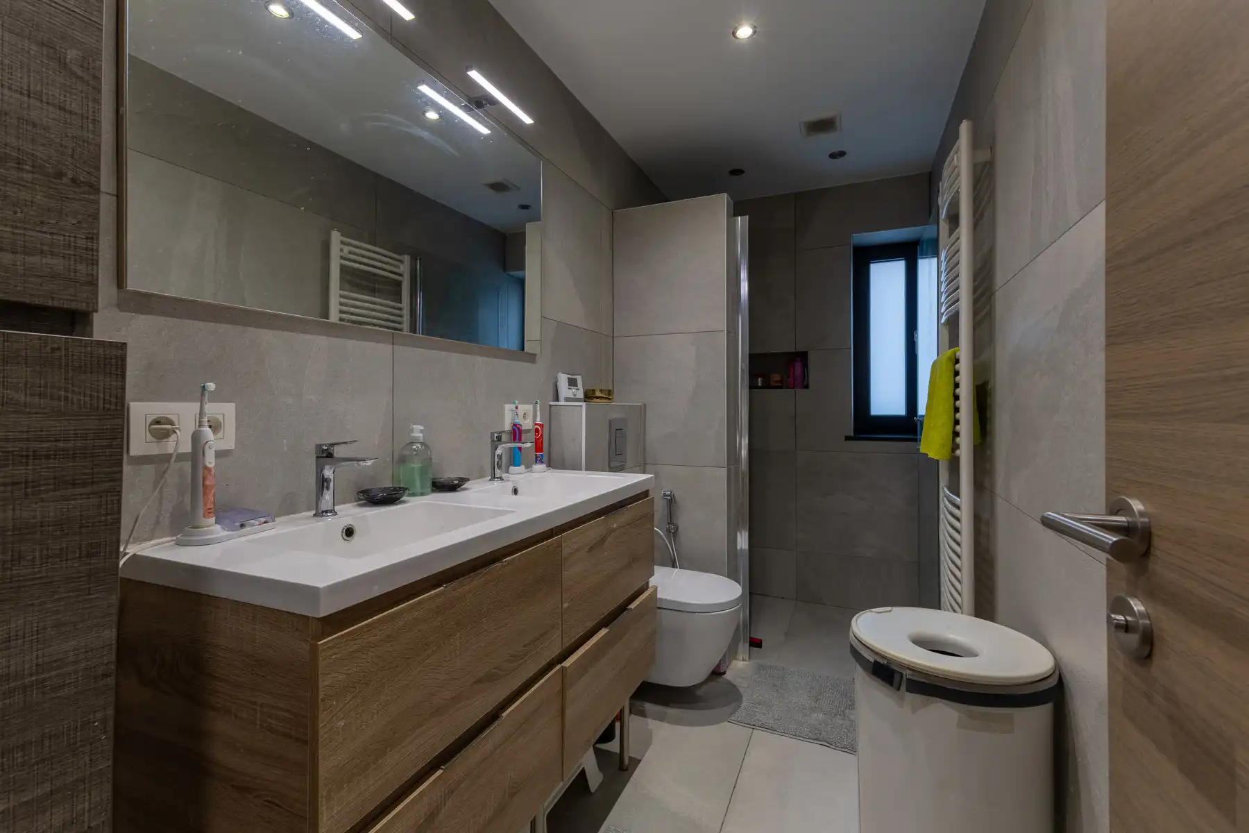 Gerenoveerde en goed onderhouden villa met 4 slaapkamers. foto 25