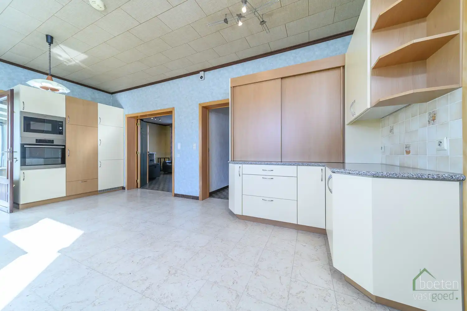 GIJVERINKHOVE: Degelijk woonhuis met 3 slaapkamers, loods (ca 100m²), zonneterras en -tuin op 545m² grondopp. foto 8