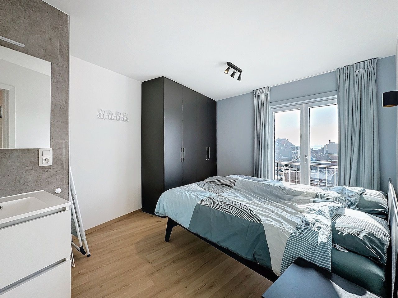 Zeer goed gelegen, vernieuwd appartement met zijdelings zeezicht foto 12