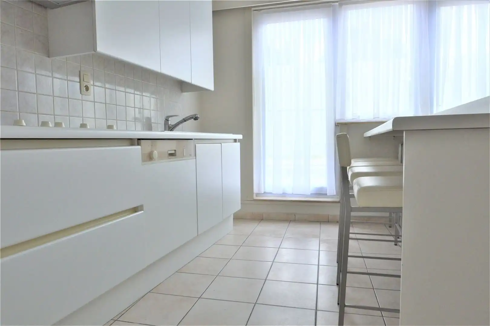 Volledig gerenoveerd gelijkvloers appartement foto 6