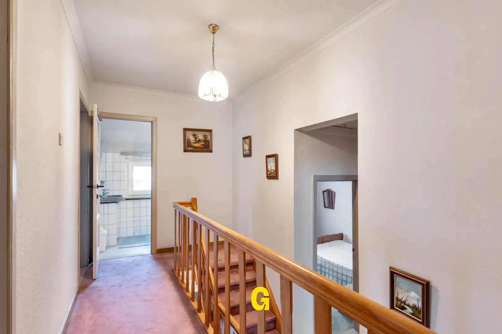 Te renoveren doch verzorgde halfopen woning met vier slaapkamers op 6a 43ca foto 12