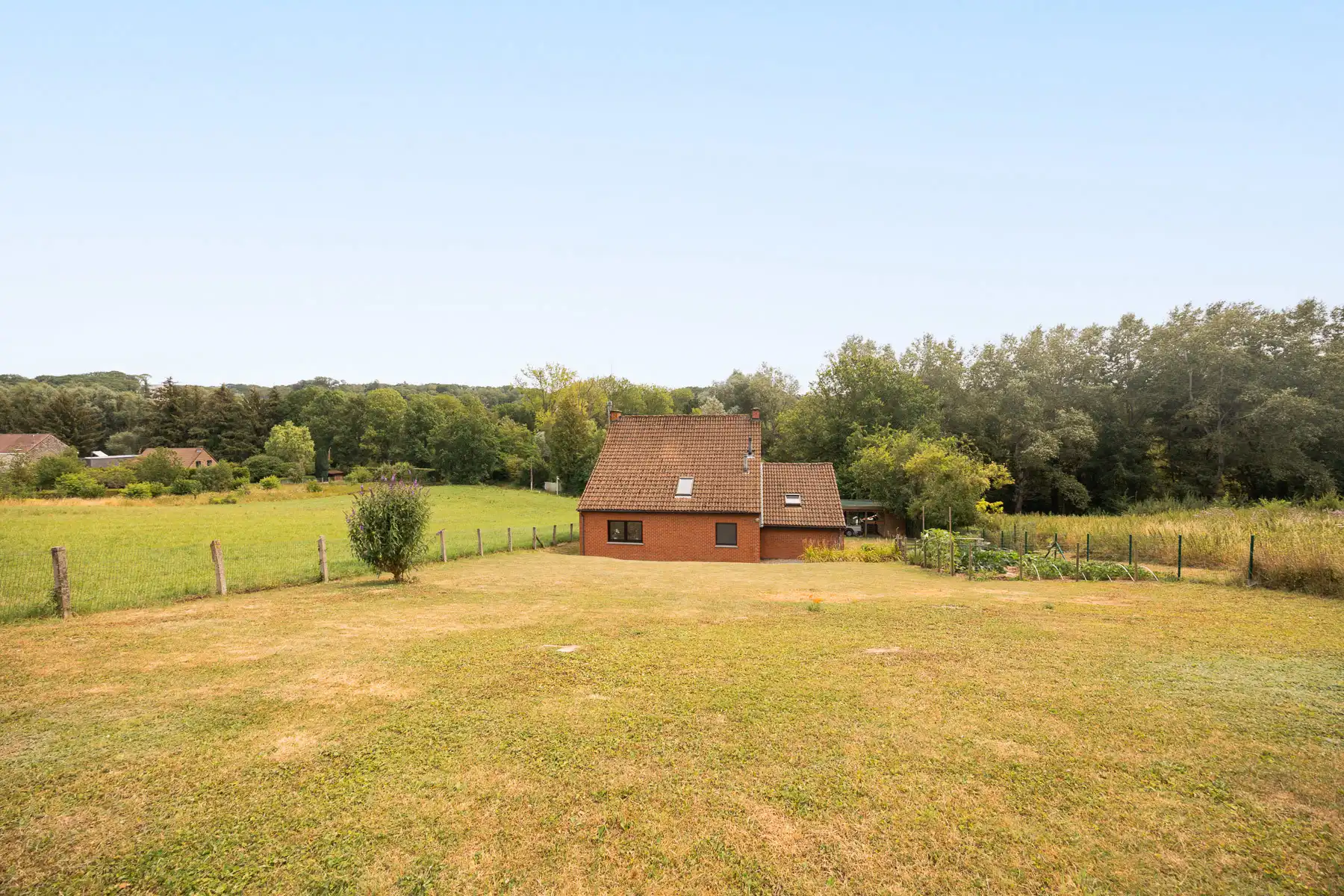 Charmante woning op uniek groen en rustig gelegen perceel foto 22