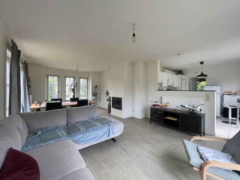 Rustig gelegen open bebouwing met ruime tuin en 3 slaapkamers foto 3